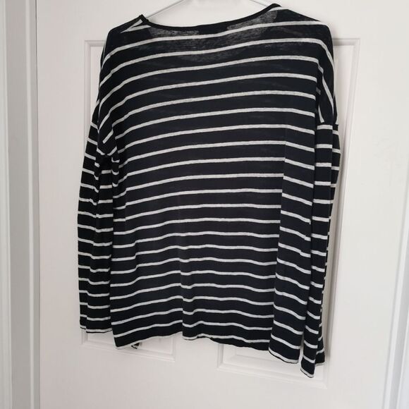 3/$20 Vince Camuto striped t-shirt size S - Picture 4 of 5